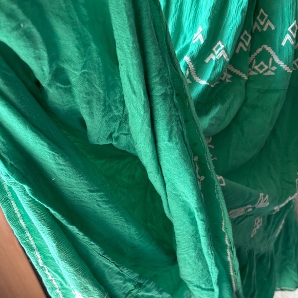 En Creme Green A-Line Skirt  and matching crop top with White Patterns - Picture 10 of 12